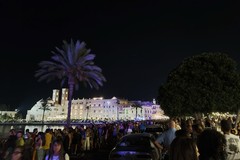 Enorme fila per accedere al concerto di Tommaso Paradiso - FOTO