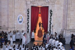 Mons. Ignazio de Gioia apre la Porta Santa: via al Giubileo