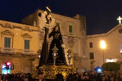 Molfetta torna a vivere i suoi riti di Pasqua. Oggi la processione dell'Addolorata