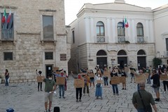 A Molfetta BlackLivesMatter: le immagini del flashmob in Piazza Municipio