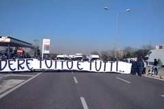 SS16 bloccata in direzione Bari: ambulanti in protesta