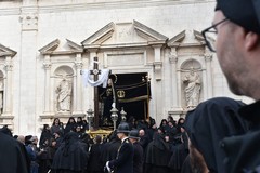 L'"uscita" della processione dell'Addolorata a Molfetta: le immagini
