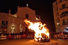 Festa di san Corrado, acceso il grande falò su Corso Dante