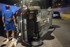 Paura in via Cozzoli: si ribalta un'auto