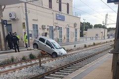 Veicolo sui binari a Santo Spirito: disagi alla circolazione ferroviaria sulla linea adriatica