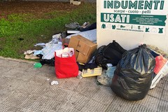 «Indumenti abbandonati per le strade di Molfetta», la denuncia della Gepa