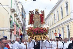 Ultimo giorno di festa patronale a Molfetta: la Madonna dei Martiri in processione