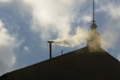 Fumata bianca alle 18:08. A breve sarà annunciato il nuovo Papa