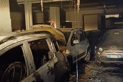 Scoppia un incendio nella concessionaria My Car, due auto distrutte