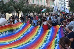 Molfetta si mobilita per la pace: grande partecipazione al corteo per la Palestina - LE FOTO