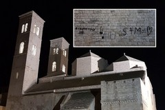 Imbrattato il Duomo di Molfetta: è caccia ai responsabili