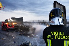 Tir in fiamme sulla strada statale 16 bis. Proveniva da Molfetta