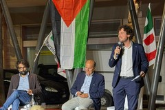 Molfetta abbraccia Pierluigi Bersani: piazza gremita per l’ex Segretario del PD