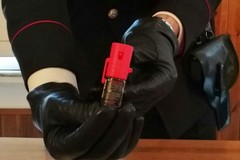 Ubriaco semina il panico nel bar, fermato con lo spray al peperoncino
