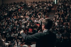 Parlare in pubblico: come un corso può insegnare a diventare maestri della parola sicuri e autorevoli