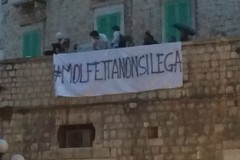 “Molfetta non si lega”, protesta durante l’intervento di Maroni a Palazzo Giovene