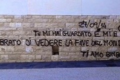 Dichiarazione d’amore sul muro di cala Sant'Andrea