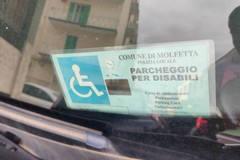 Con il pass disabili del parente morto 7 anni fa: scatta la multa