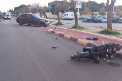Scontro auto-moto in via Salvo D'Acquisto: una persona in ospedale