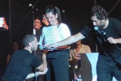 Proposta di matrimonio durante il live di Tommaso Paradiso a Molfetta - VIDEO