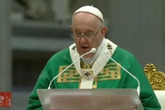 Giornata dei poveri, papa Francesco cita don Tonino durante la Messa