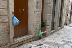 Sciopero degli operatori ASM ma buste di immondizia lasciate in strada nel centro storico