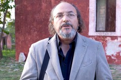 Lo scultore molfettese Mauro Mezzina protagonista al MABOS con un'opera immersa nel bosco della Sila