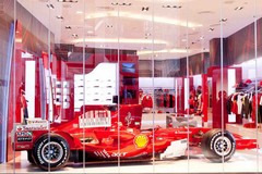Nel Puglia Outlet Village apre “Ferrari Store”