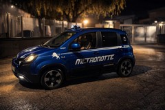 In due s'introducono in un'azienda, ma arriva la Metronotte e il colpo sfuma