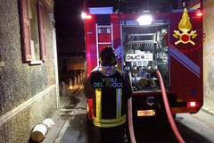 Incendio nella notte in via Nullo, brucia una Fiat Panda