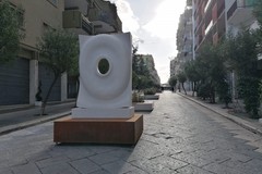 Collocate le prime sculture in pietra su Corso Umberto a Molfetta