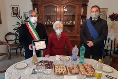 Molfetta rende omaggio a Nonna Maria per i suoi 100 anni
