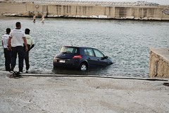 Auto della Capitaneria di Porto finisce in mare a cala Sant'Andrea