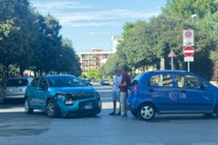 Scontro tra due auto in via Molfettesi d'Argentina