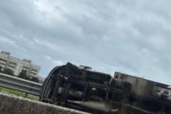 Furgone si ribalta sulla ss16bis a Molfetta: traffico in tilt