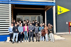 L'Istituto "A. Vespucci" di Molfetta celebra la Giornata del Mare con la Guardia di Finanza Navale di Bari
