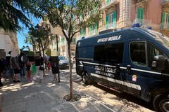 Anziano si accascia e perde la vita per un malore su Corso Umberto