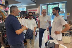 Boutique Corso Umberto, il Sindaco visita il negozio dopo il furto: «Più controlli e dialogo con i commercianti»
