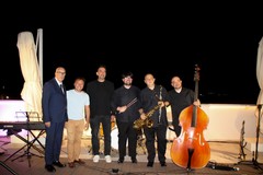 Le colonne sonore del cinema sulla terrazza del Dogana Resort: successo per il secondo appuntamento di "Note Vista Mare"