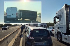 Incidente con camion ribaltato: caos sull'autostrada A14 tra Molfetta e Bitonto