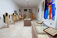 A Molfetta una mostra racconta i cento anni della parrocchia del Sacro Cuore attraverso i tesori sacri