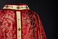 Eleganza e tradizione: le vesti liturgiche di Perilprete.it