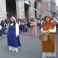 Grande affluenza per strada per il corteo di Santa Rita