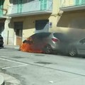 Brucia un'auto in via Paolo Poli: sul posto i Vigili del Fuoco