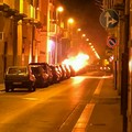 Altra auto incendiata nella notte. Cresce la paura