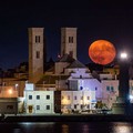 La Superluna del cervo a Molfetta. Lo scatto di Davide Pischettola