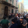 Sit-in di solidarietà: Molfetta abbraccia Matteo d'Ingeo