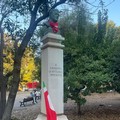 Vandalismo contro il busto di Giuseppe Di Vittorio: rimesso il fazzoletto rosso della CGIL