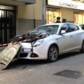 Ordigno sul cofano: distrutta un'Alfa Romeo Giulietta