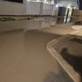 Via Saverio Nisio, problema allagamenti sempre più grave: l'acqua arriva nei garage